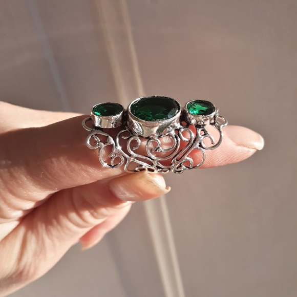 New Green Quartz Silver Statement Ring. - Picture 5 of 8